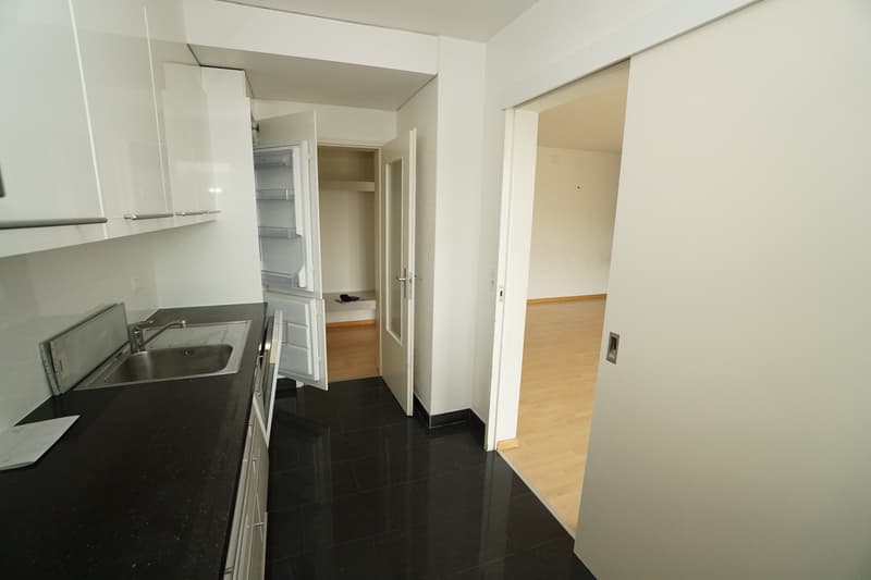 Helle 3.5 Zimmerwohnung mit grosser Dachterrasse (10)