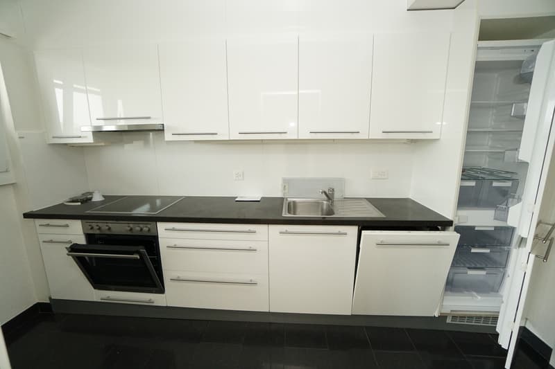 Helle 3.5 Zimmerwohnung mit grosser Dachterrasse (9)
