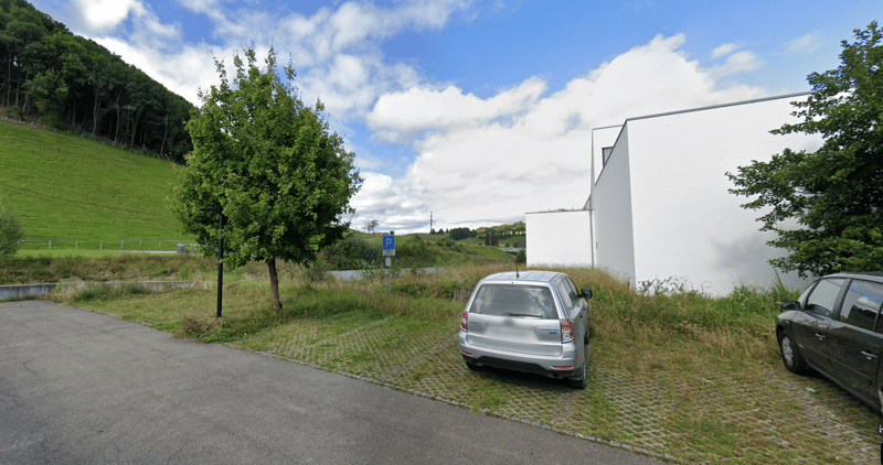 Parkplatz ab 1. September 2026 zu vermieten (3)