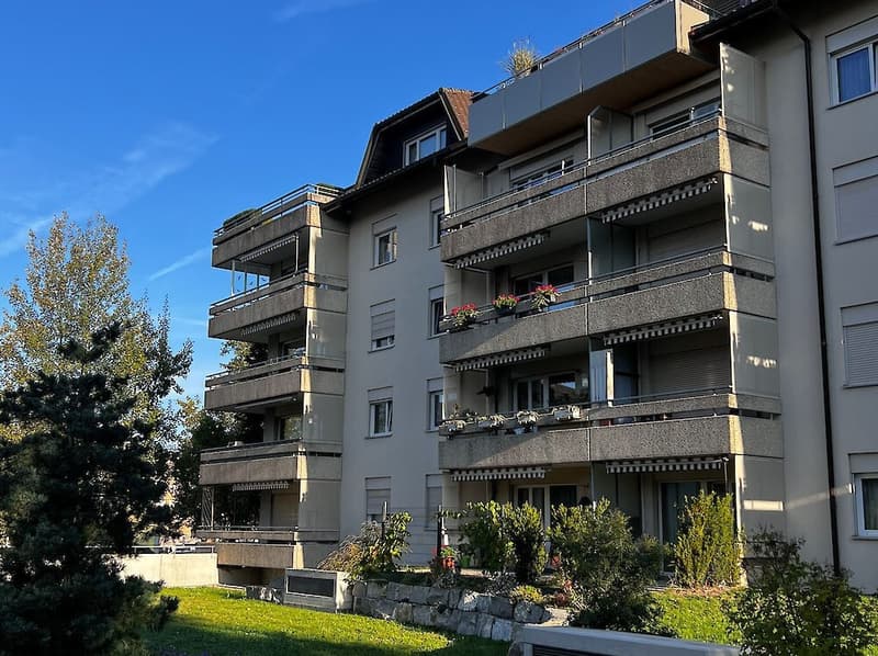 Helle 2.5-Zimmerwohnung mit grosszügigen Balkon (2)