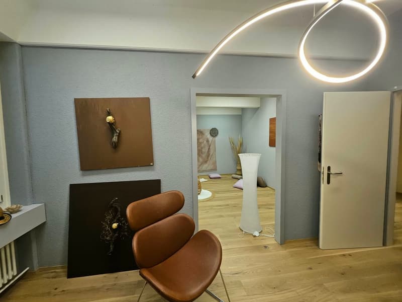 Helles Büro oder Praxis an ruhiger Lage in Aarberg (2)