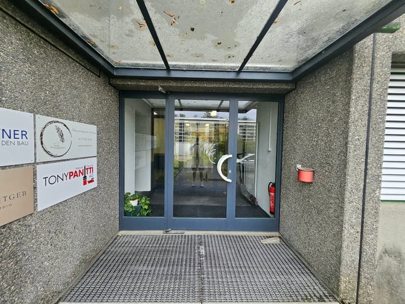 Helles Büro oder Praxis an ruhiger Lage in Aarberg (17)