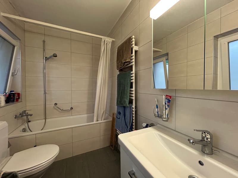 Urbanes Wohnen mit Weitblick: Helle 3.5-Zimmerwohnung im Herzen von Thun (6)