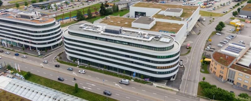 Goldäcker II - Spazio al Piano Terra in una Posizione Pubblico-Efficace (2)