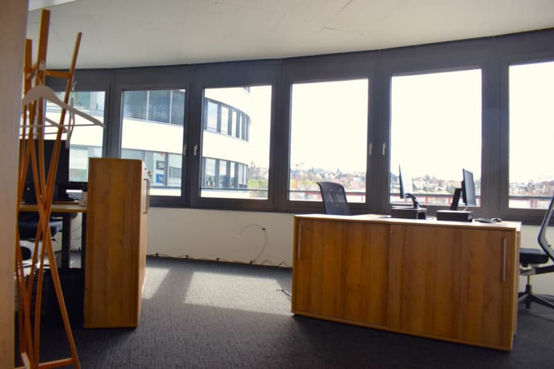 Bureaux entièrement équipés avec un niveau de construction élevé (3)