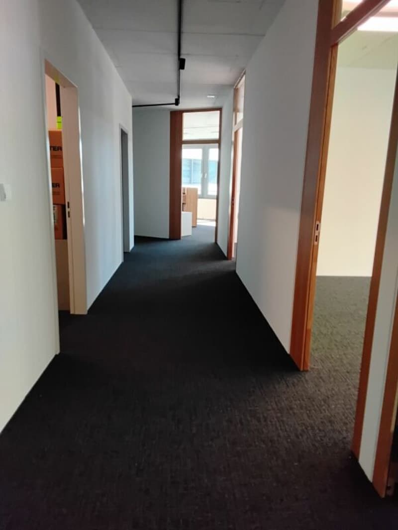 Büroflächen mit hohem Ausbaustandard, Archiv und Küche (17)