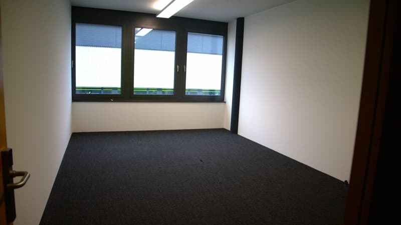 Büroflächen mit hohem Ausbaustandard, Archiv und Küche (6)