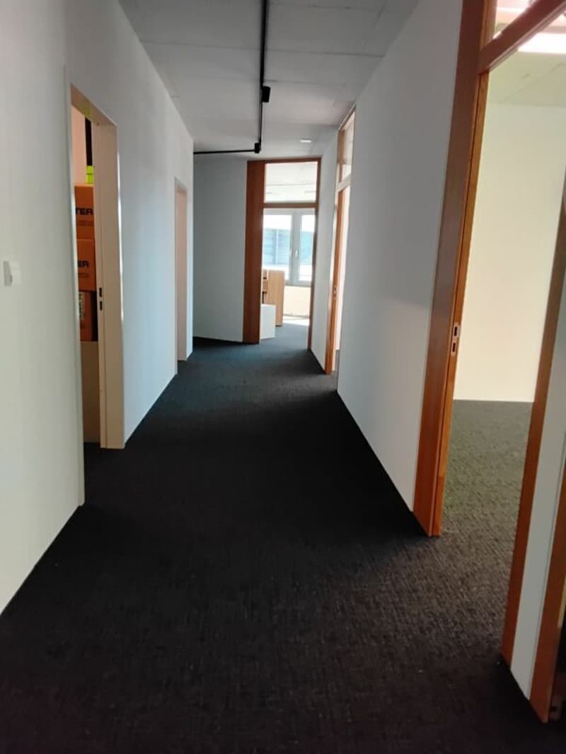 Büroflächen mit hohem Ausbaustandard, Archiv und Küche (13)