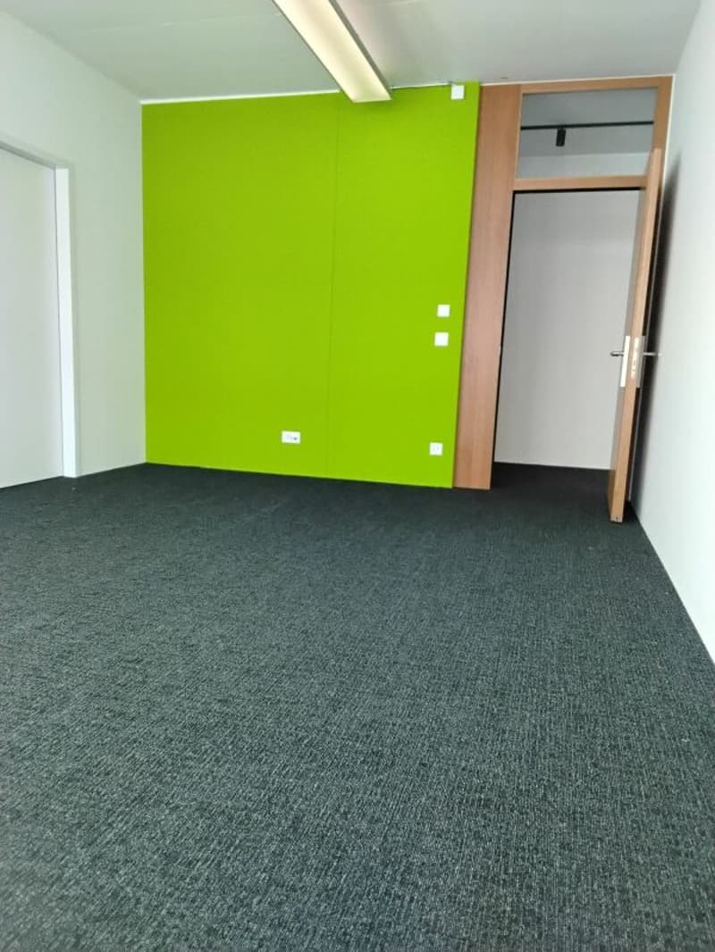 Büroflächen mit hohem Ausbaustandard, Archiv und Küche (12)