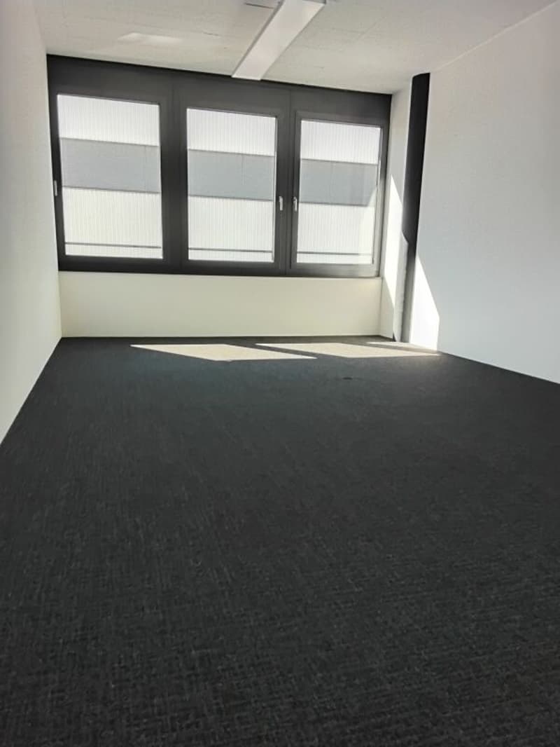 Büroflächen mit hohem Ausbaustandard, Archiv und Küche (14)
