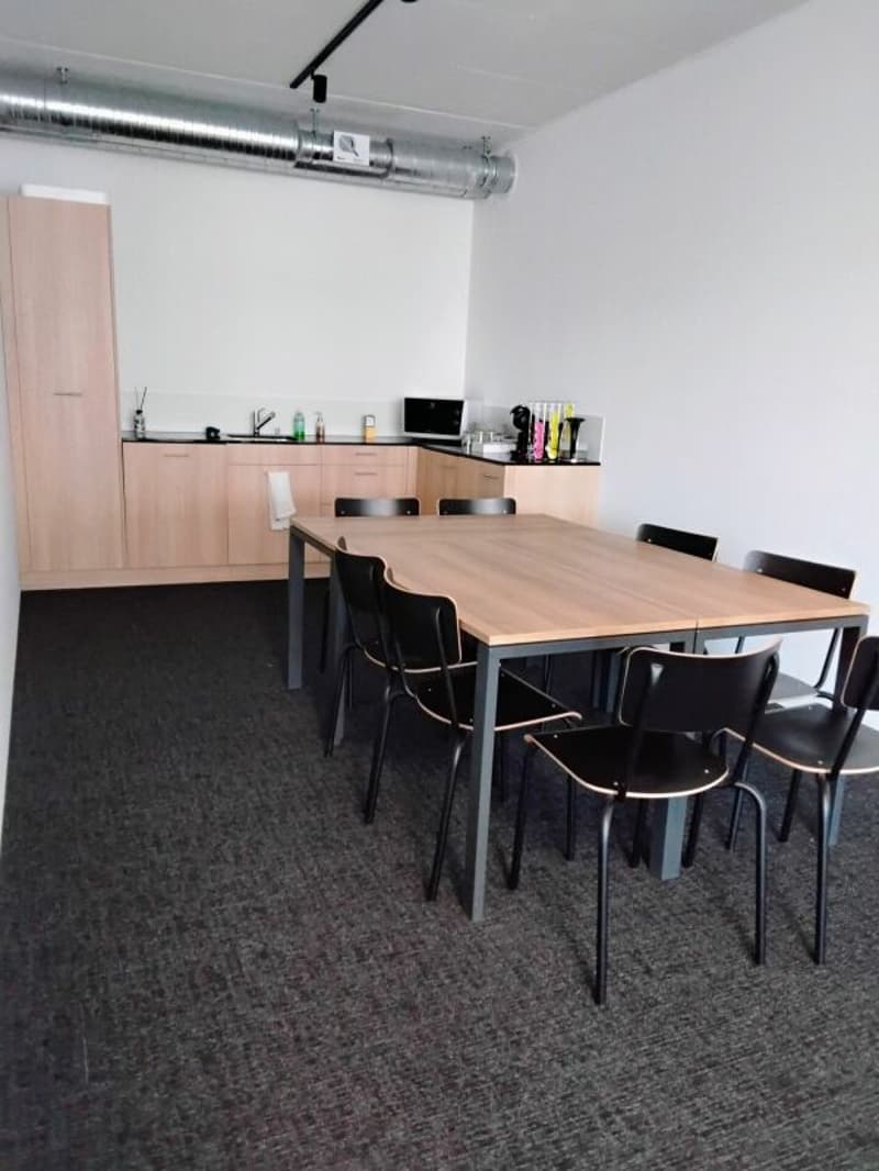 Büroflächen mit hohem Ausbaustandard, Archiv und Küche (8)