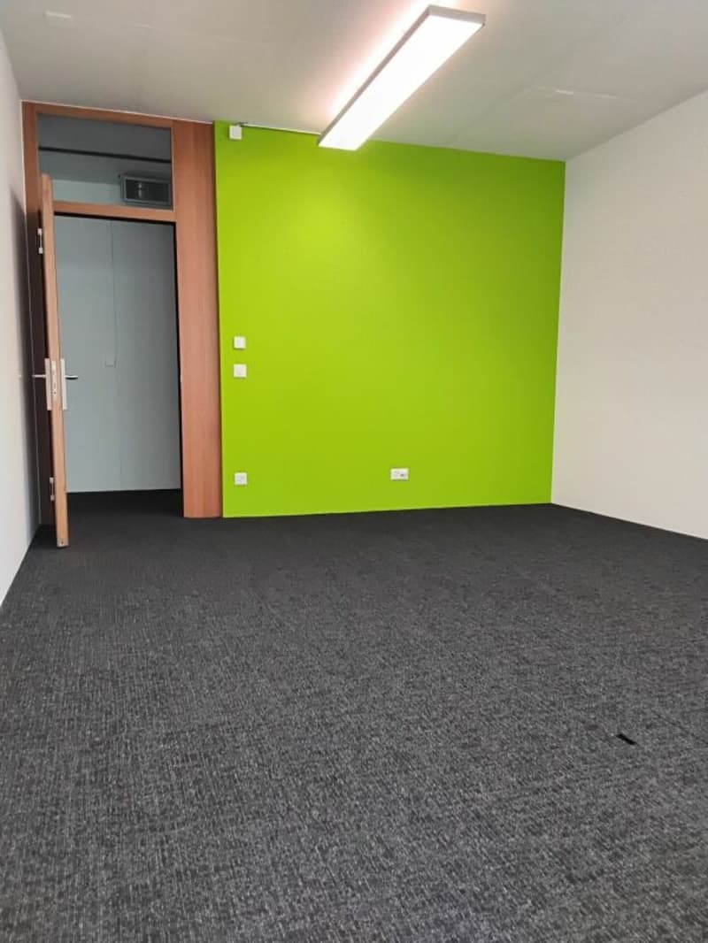Büroflächen mit hohem Ausbaustandard, Archiv und Küche (11)