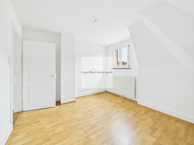 Heimelige 3.5-Zi Dachwohnung an ruhiger Lage (4)