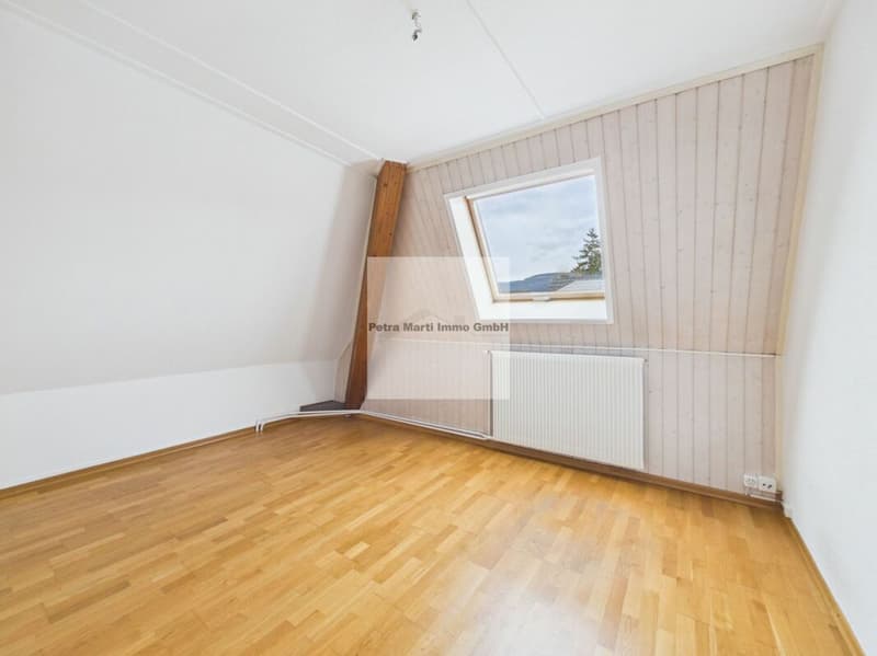 Heimelige 3.5-Zi Dachwohnung an ruhiger Lage (7)