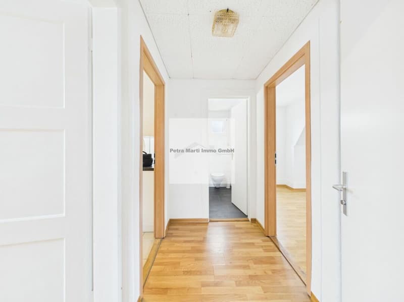 Heimelige 3.5-Zi Dachwohnung an ruhiger Lage (9)