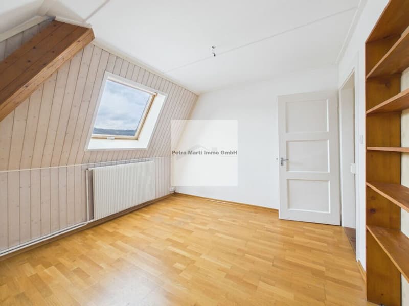 Heimelige 3.5-Zi Dachwohnung an ruhiger Lage (8)
