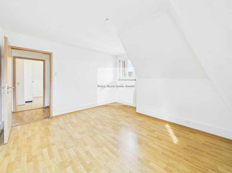 Heimelige 3.5-Zi Dachwohnung an ruhiger Lage (3)
