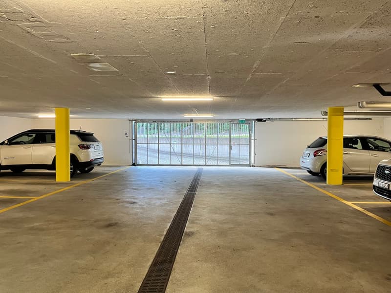Tiefgaragenplatz (2)