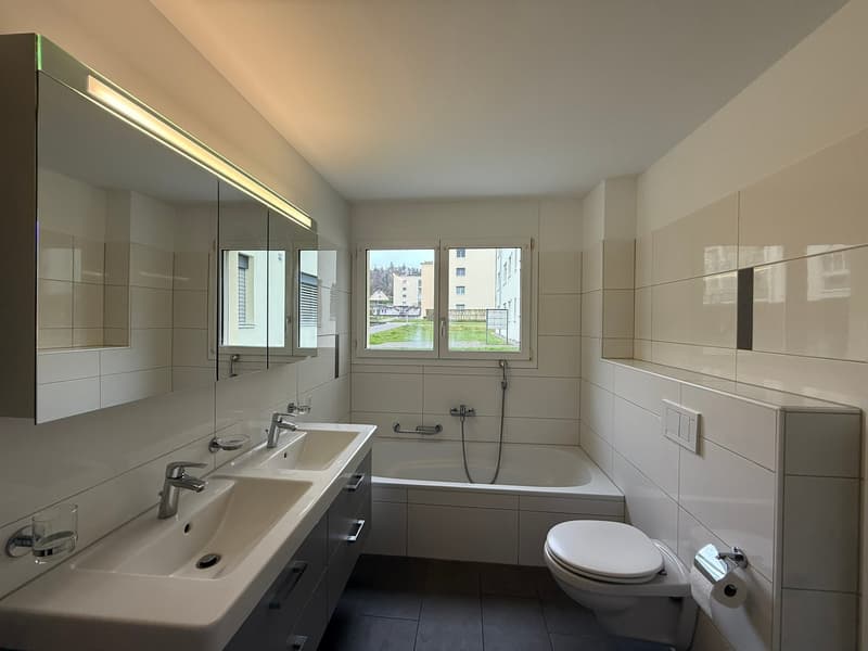 Attraktive 3.5-Zimmer-Wohnung mit Terrasse und Garten in Safenwil (8)