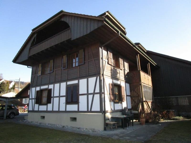 Maison de 3 familles avec ancienne partie économique / toit ou beaucoup de potentiel (3)