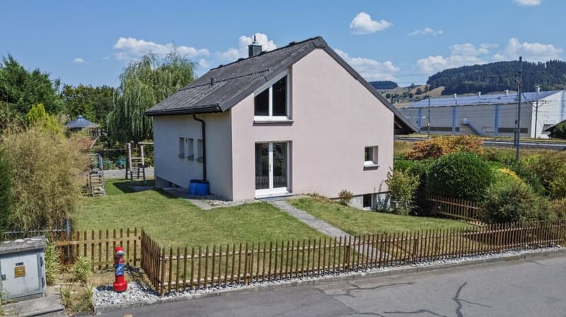 5½-Zimmer-Einfamilienhaus, freistehend, zentral, sonnig, mit Potenzial (3)