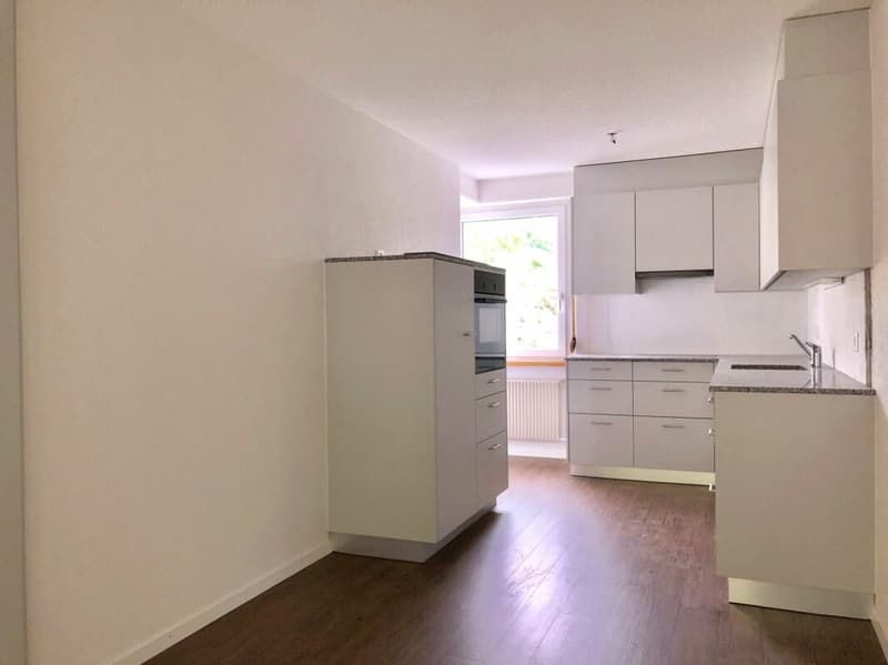 3-Zi-Wohnung, 2. OG, kein Lift, zwei kleiner Balkon mit Aussicht (2)