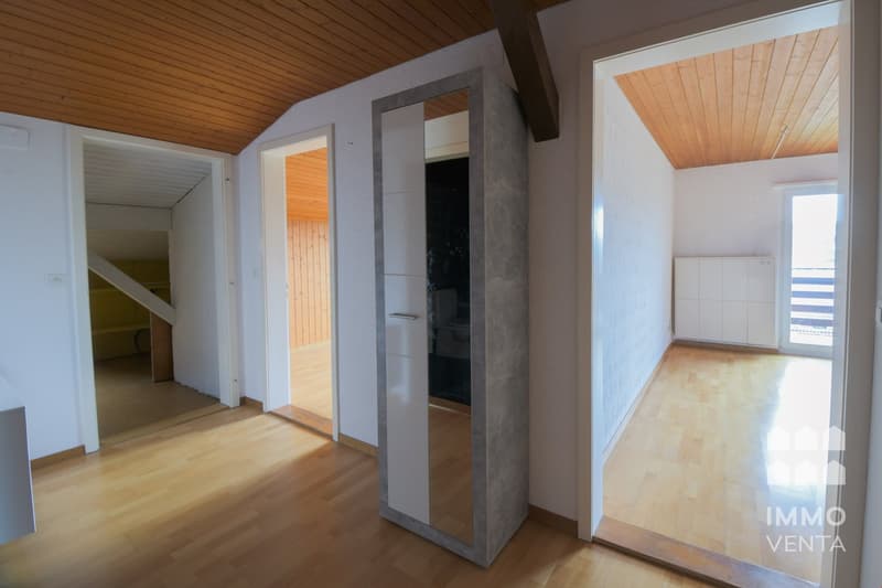 Landschaftsblick  - 2.5-Zimmer-Dachgeschosswohnung in Schnottwil (7)