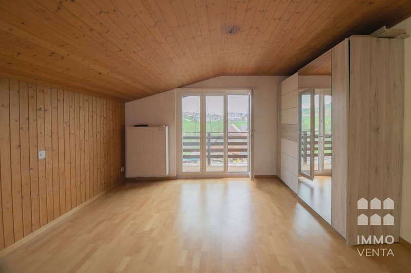 Landschaftsblick  - 2.5-Zimmer-Dachgeschosswohnung in Schnottwil (4)