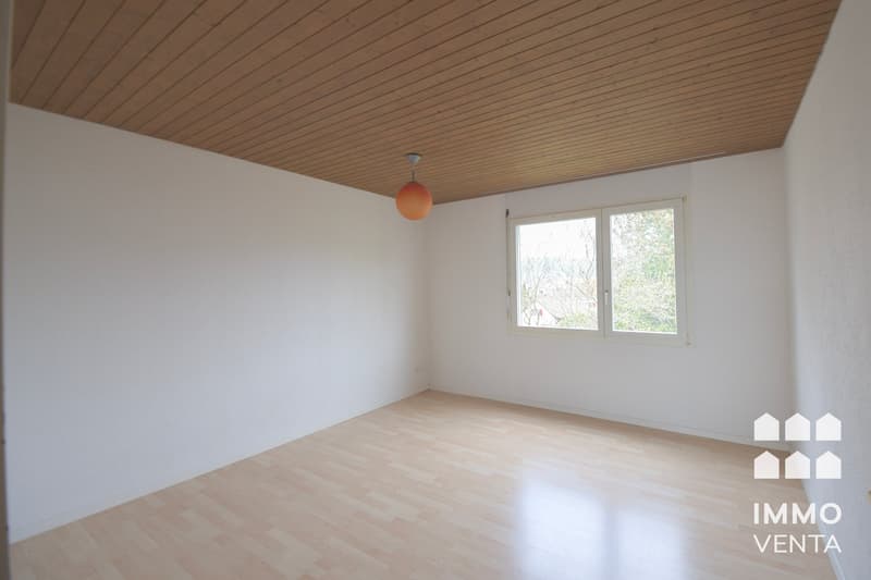 Helle Attika-Wohnung mit Terrasse und Aussicht in Ipsach (10)