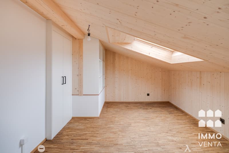 Exklusive 2.5-Zi.-Dachwohnung mit Terrasse in Biel | App. 2,5 pièces avec terrasse à Bienne (5)