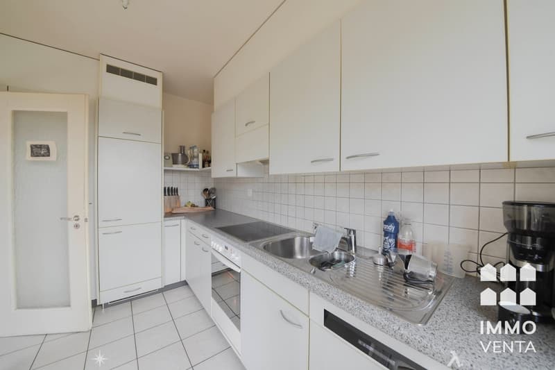 Attraktive 2-Zimmer-Altbauwohnung mit Balkon in Biel (4)
