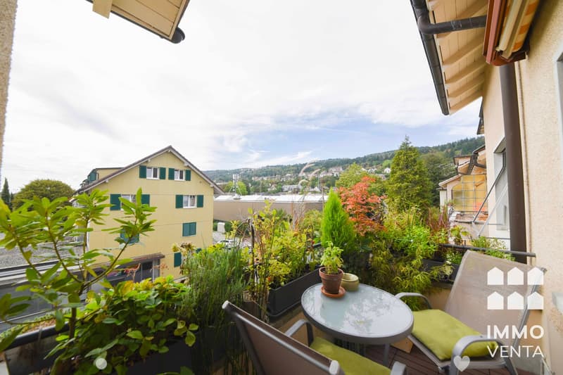 Attraktive 2-Zimmer-Altbauwohnung mit Balkon in Biel (1)