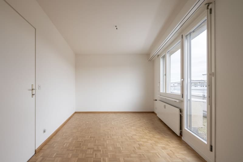 Helle 2.5-Zimmer-Attika-Wohnung im 6. OG mit Balkon und Panoramablick (4)