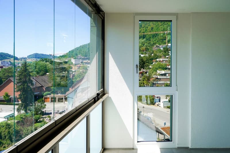 Sanierte 4 Z.-Wohnung mit Wintergarten-Balkon und Aussicht (3)