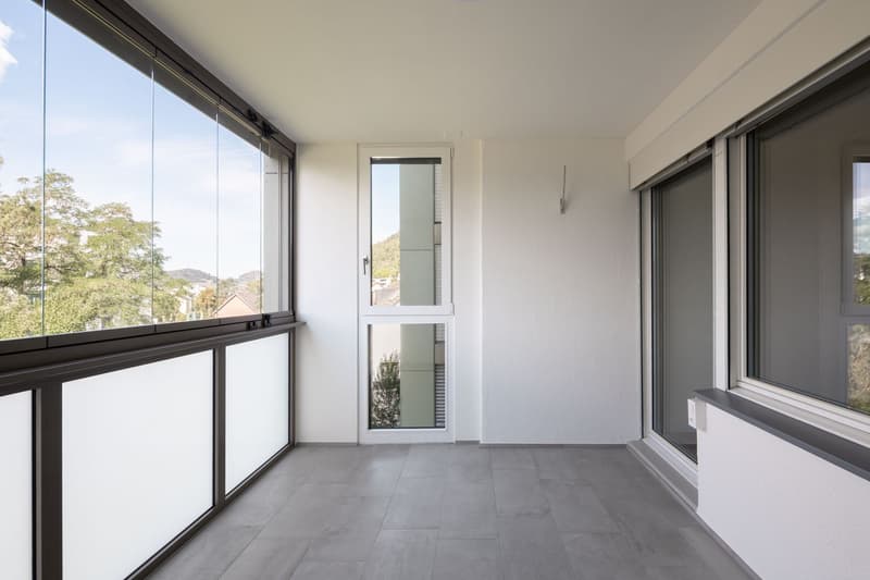 Heimelige 3.5 Z.-Wohnung mit Wintergarten-Balkon (2)