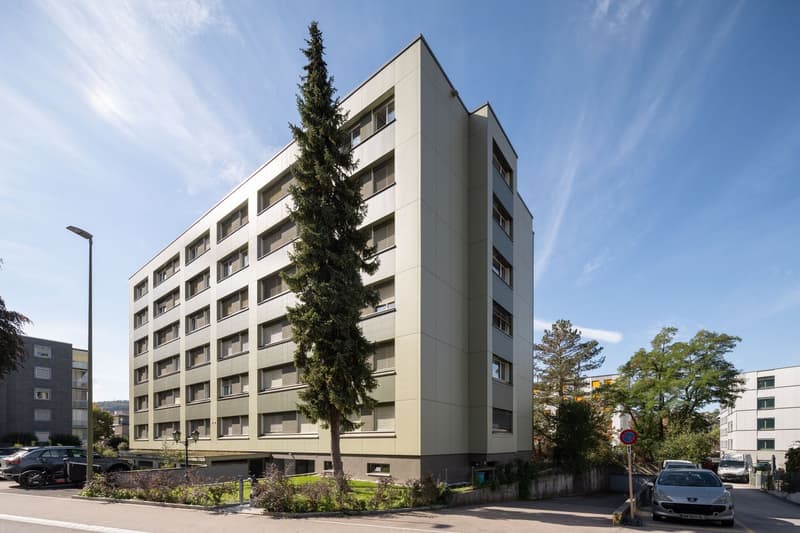 Heimelige 3.5 Z.-Wohnung mit Wintergarten-Balkon (8)