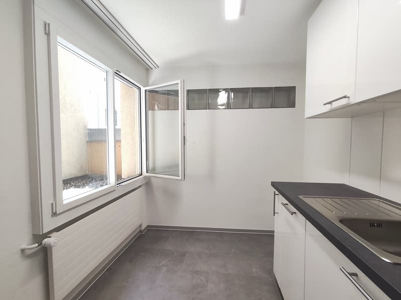 Helle neu renovierte 3-Zimmer-Wohnung mit Balkon in Spiez (3)