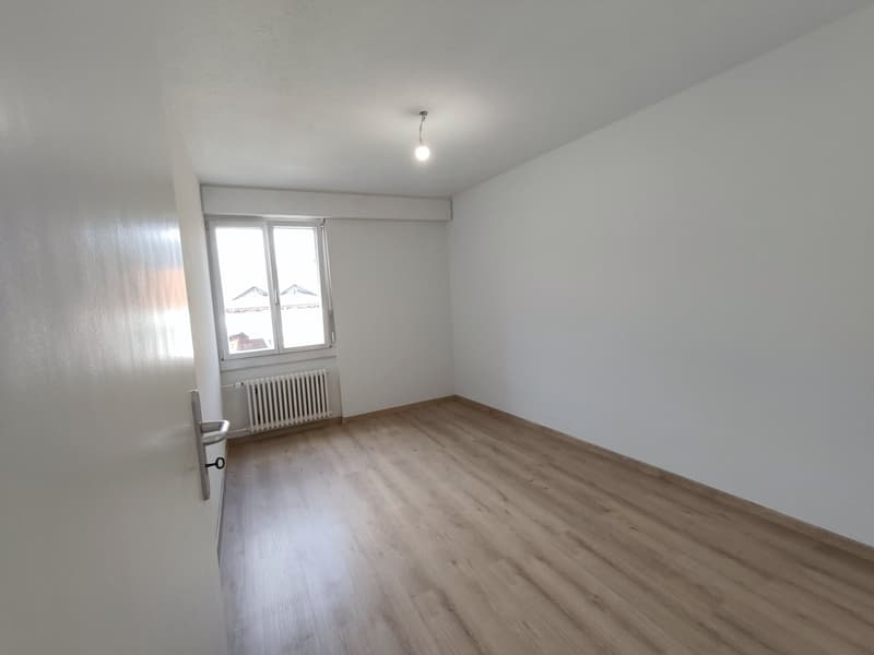 Helle 5.5-Zimmer-Wohnung mit Balkon in Spiez (11)