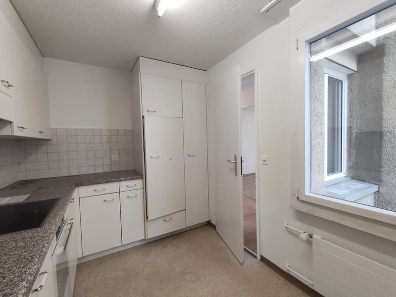 Helle 5.5-Zimmer-Wohnung mit Balkon in Spiez (4)