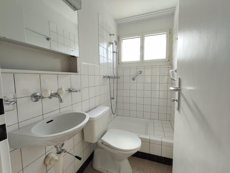 Helle 5.5-Zimmer-Wohnung mit Balkon in Spiez (6)