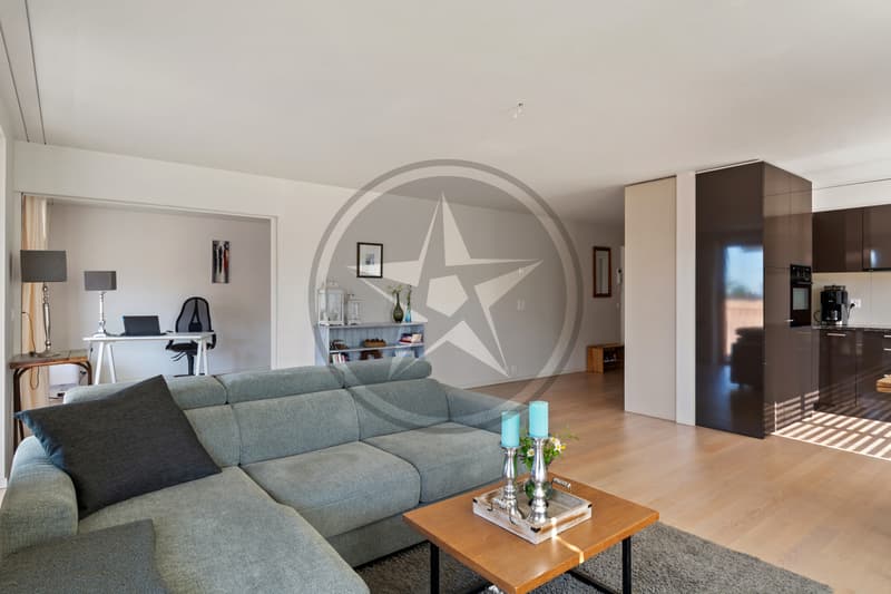 Spacieux appartement traversant de 3,5 pièces avec grand balcon (3)