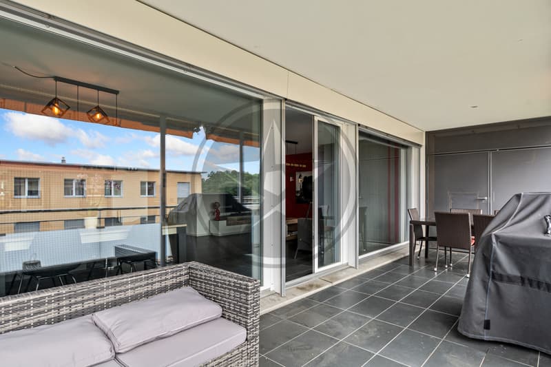 Charmant appartement traversant de 4,5 pièces avec grand balcon (12)