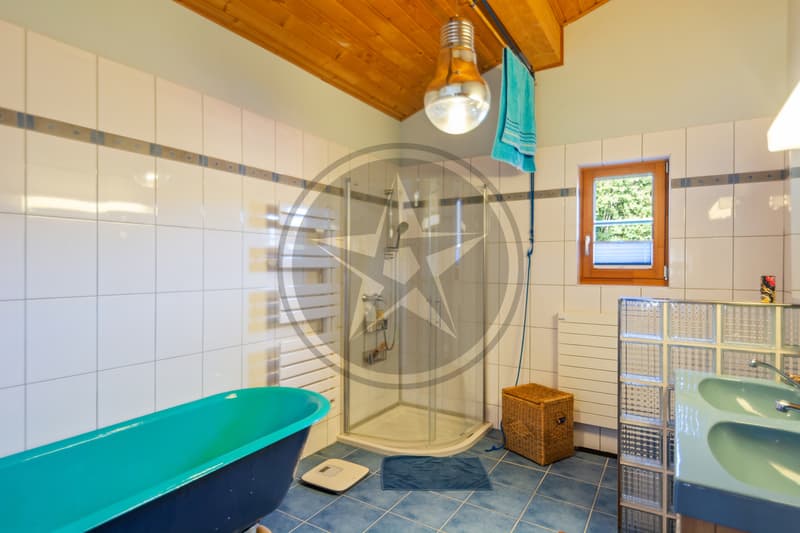 Une maison chaleureuse aux multiples possibilités à Diesse (12)