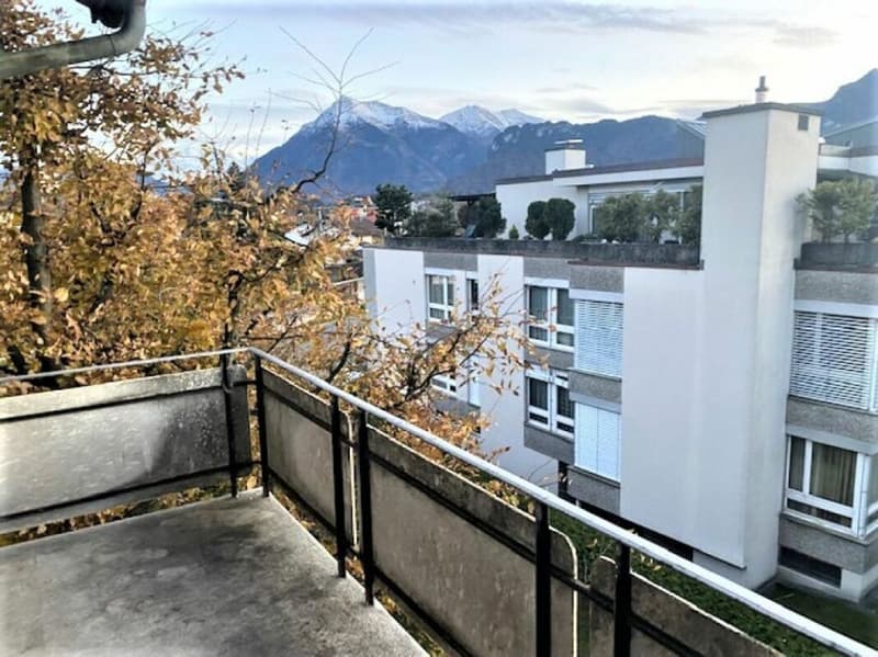 4-Zimmerwohnung - Balkon mit Blick aufs Stockhorn (5)