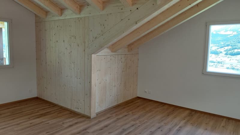 3 1/2 Zimmer Dachwohnung mit Topaussicht auf See und Berge (26)