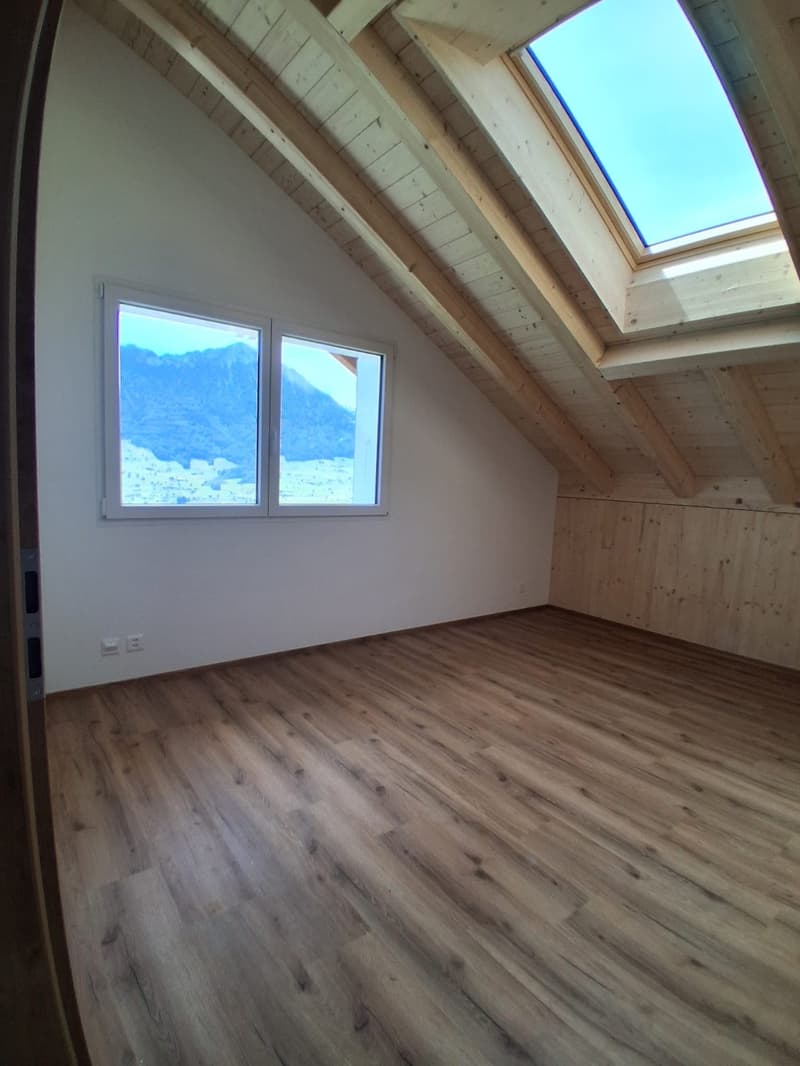 3 1/2 Zimmer Dachwohnung mit Topaussicht auf See und Berge (12)