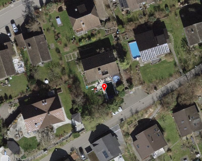 Rüti ZH,: Einfamilienhaus mit Swimmingpool in Rüti (2)