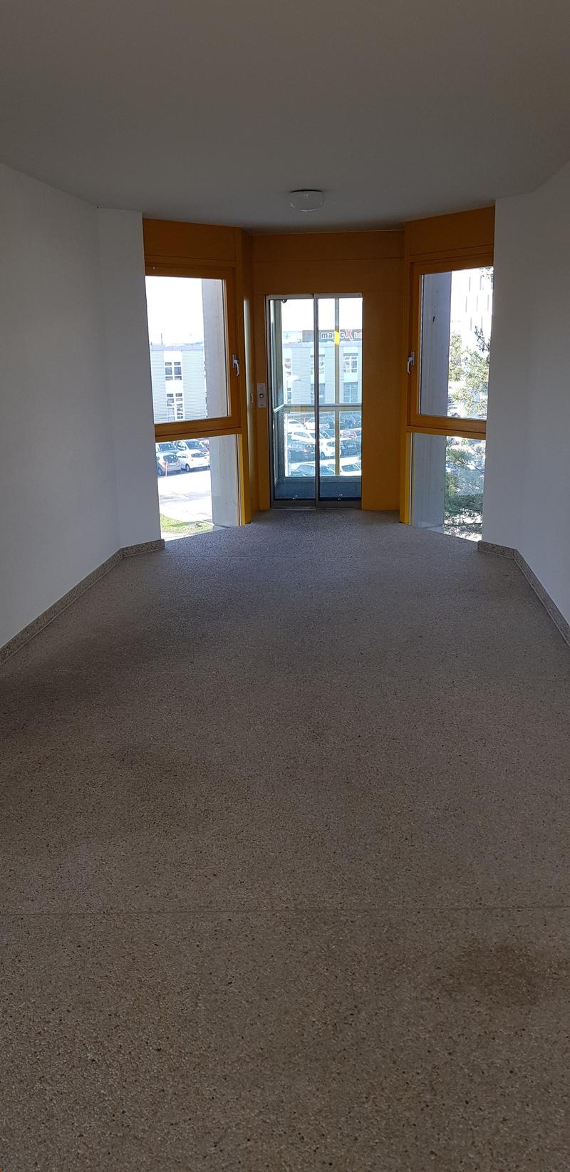 Etage mit Zugang zu Personenlift