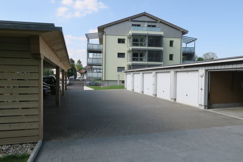 Parkmöglichkeiten Garagen, Unterstände oder Parkplätze