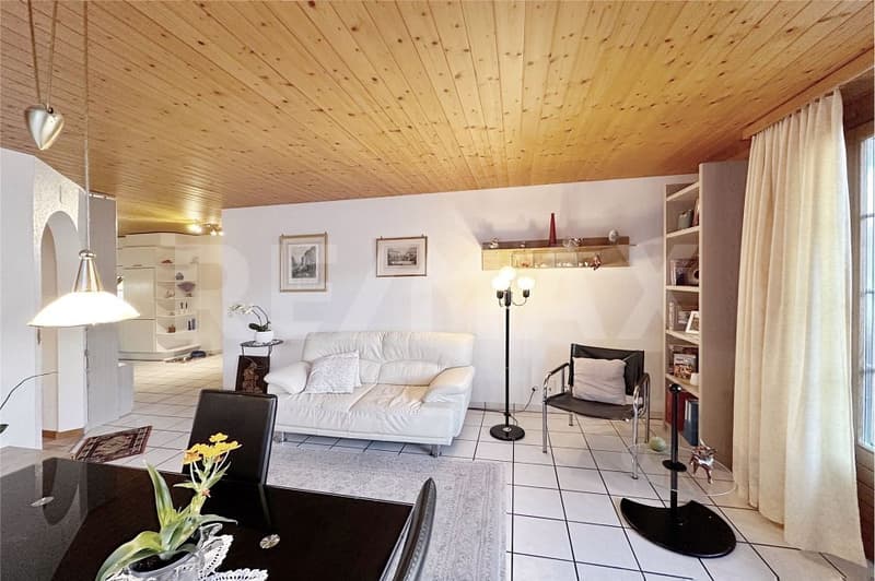 Nur einen Steinwurf vom See entfernt, 3.5-Zimmer-Erstwohnung mit Garage (5)
